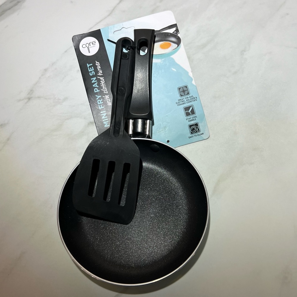 MINI PERSONAL 6” ROUND NONSTICK FRY PÁN &SLOTTED TUENER SPATULA